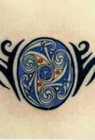 Simbol Celtic misterius dengan corak tatu totem