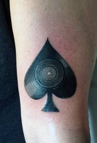 arm svarta spader symboliserade tatuering mönster