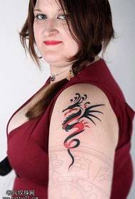 modello del tatuaggio del totem del drago di colore del braccio