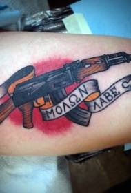 braccio tatuaggio vecchio stile stile fucile AK