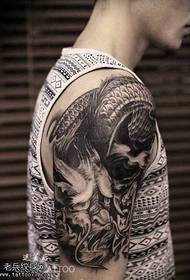 arm dominerende svart grå dominerende drage tatoveringsmønster