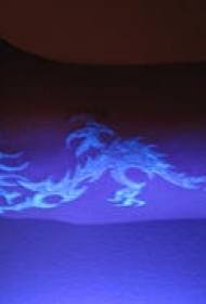 Totem Dragon fluoresoiva tatuointikuvio
