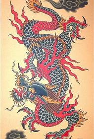 класична убава стара традиционална шема на тетоважи со змејови