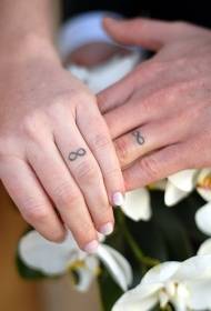 coppia tatuaggio simbolo infinito nero anello nuziale