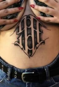 bonito conxunto de cinzas negras Apreciación da imaxe da tatuaxe da ardilla
