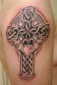 Patrón de tatuaje de corazón cruzado nudo celta