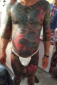 tatuaggio del drago prepotente molto selvaggio ed esagerato