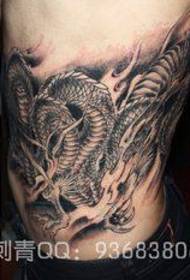 мужская сторона талии популярный крутой рисунок татуировки дракона