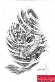 Patrón tradicional de tatuaxe de dragón chinés