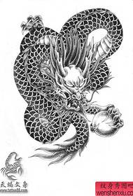 classico manoscritto tatuaggio drago nero-grigio
