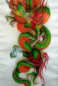 Escriptura de tatuatge de drac de color popular preferit masculí