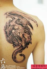 gražus kietas Europos ir Amerikos drakonų tatuiruotės modelis ant nugaros