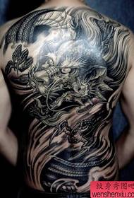 uralkodó hűvös teljes hátsó sárkány tetoválás mintával