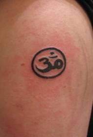 Рамо на црно-индиско тркалезно симбол за тетоважа