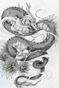 musta harmaa luonnos luova dominoiva lohikäärme totem kaunis tatuointi käsikirjoitus
