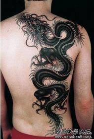 I-Dragon Tattoo iphethini: isithombe se-tattoo se-back dragon