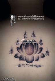 Modello classico del tatuaggio del loto tibetano