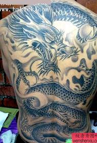 Imaxe patrón de tatuaje de dragón traseiro completo dominante
