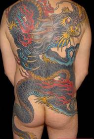 klasyczny fajny wzór tatuażu z pełnym smokiem