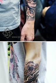 modèle de tatouage populaire bras super beau bras dragon garçons