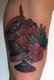Tatuaggio a fiori stile mondo con zampe e gambe stile antico