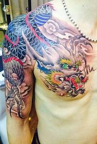 kure Ruvara rwemeso akanaka shato tattoo rinogona kuoneka kure