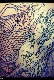 späť tetovaný drak tetovanie vzor