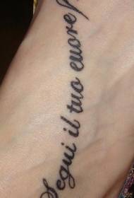 lengan corak tatu abjad Itali
