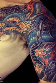 Domineering Dragon Pan ka tatellano ea tattoo