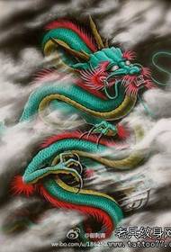 klasični popularni rukopis tetovaže zmaja u cijeloj boji