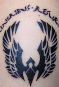 fenice nera della spalla e immagine del tatuaggio latino