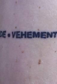 Braccio nero lettera latina modello tatuaggio