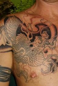 musta viiva luonnos miesten rinnassa, hallitseva lohikäärme totem tatuointi kuva