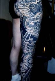 disegno del tatuaggio del drago gamba
