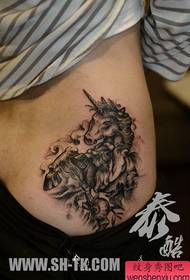 uzuri kiuno maarufu mtindo nyeusi na nyeupe unicorn tattoo
