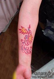 ຄວາມງາມຂອງແຂນສີ totem ຮູບແບບ tattoo phoenix