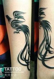 Neska besoa Phoenix Totem tatuaje eredua