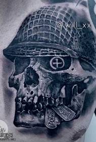 ຮູບແບບ tattoo skull ຫນ້າເອິກ