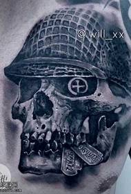disegno del tatuaggio teschio sul petto