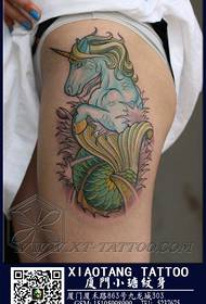 дивно популарни узорак тетоваже с коњском главом на нози девојке