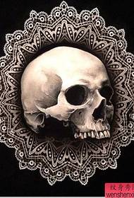 Na-atụ aro usoro ịchọ mma lace skull tattoo
