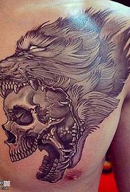 modello di tatuaggio allo spiedo del lupo torace