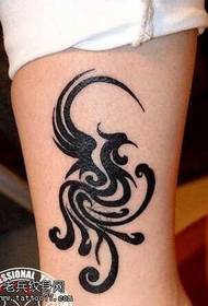 disegno del tatuaggio totem fenice personalità della gamba