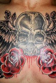 disegno del tatuaggio ali del cranio sul petto