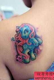 patró de tatuatge d'unicorn de dibuixos animats de bellesa a l'espatlla