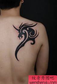 qaabka loo yaqaan 'unicorn tattoo tattoo': Qaabka garabka loo yaqaan 'tufaax tattoo qaabka' unicorn tattoo