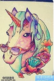 Modello tatuaggio diamante unicorno di colore