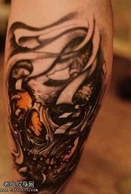 Patron de tatouage jambe noire
