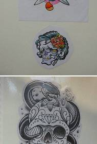 un set di manoscritti tatuaggio classico popolare teschio