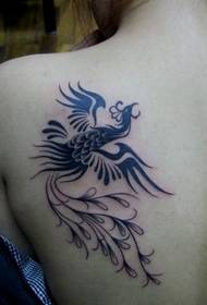kaunis totem phoenix -tatuointikuvio olkapäällä